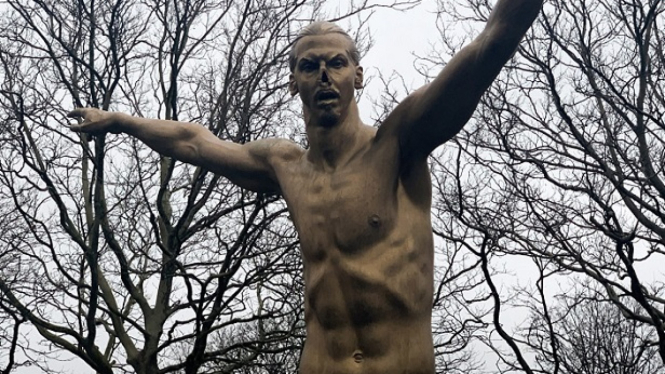 Patung Zlatan Ibrahimovic