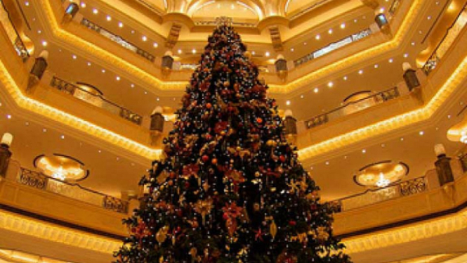 Pohon Natal di Emirates Palace Hotel