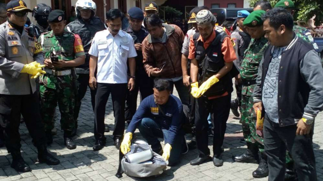 Polisi buka tas mencurigakan dekat gereja Bethel di Depok.