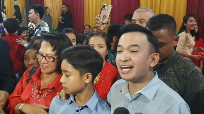Ruben Onsu dan keluarga di GBI Mutiara, Bekasi
