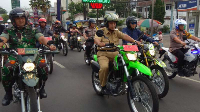 Kapolres Malang, Dandim 0818 serta Bupati Malang patroli ke sejumlah gereja.