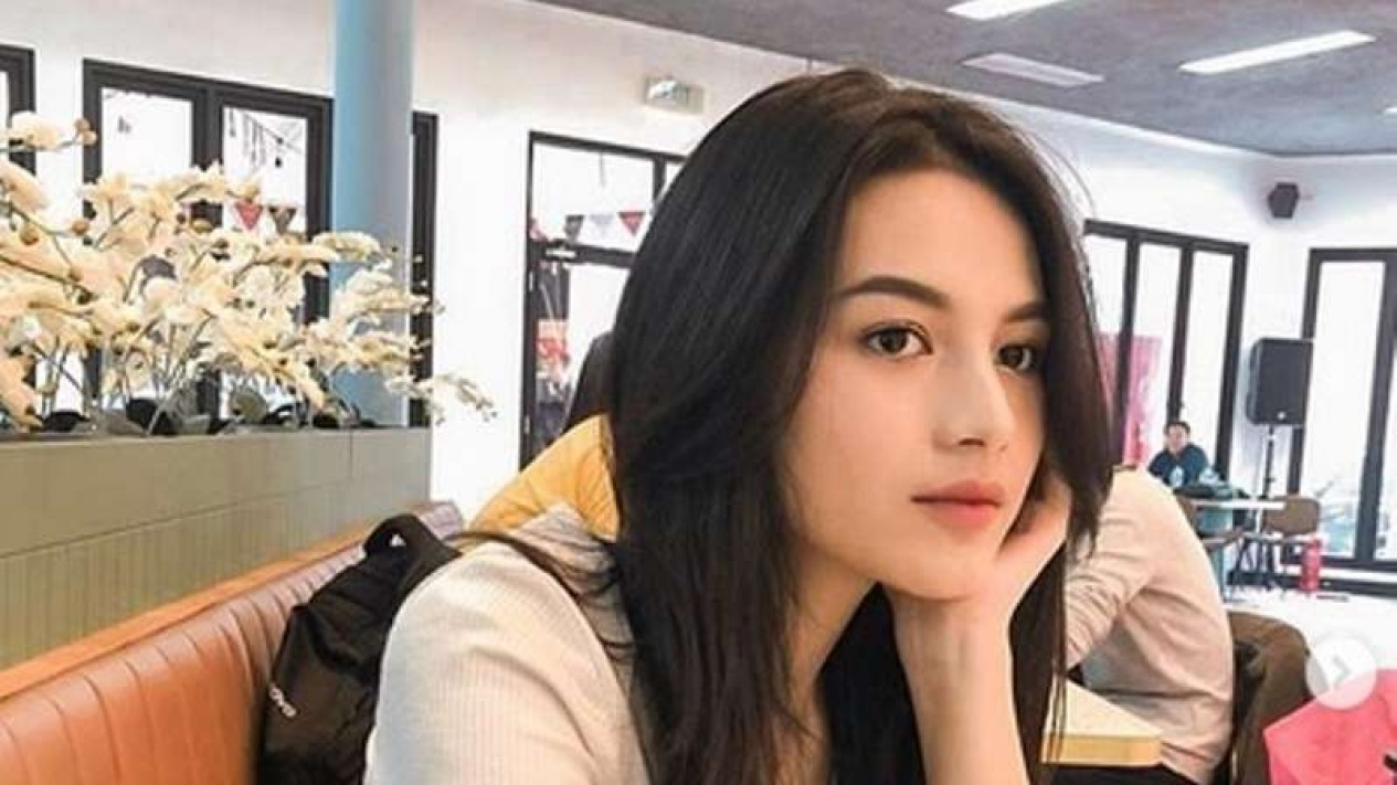 Foto Potret Menggemaskan Lania Fira Wanita Yang Dipeluk Ariel Noah 9200