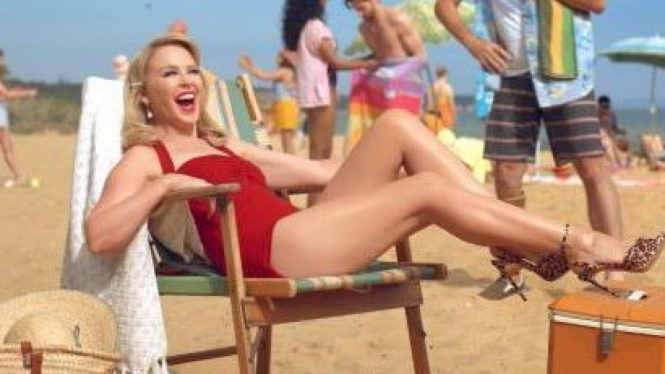 Kylie Minogue sedang berada di Sandringham Beach, dekat kota Melbourne.