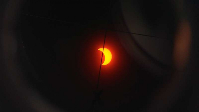 Gerhana Matahari hasil pengamatan melalui teleskop oleh sejumlah mahasiswa Universitas Islam Negeri Maulana Malik Ibrahim di Malang, Jawa Timur, pada Kamis, 26 Desember 2019.