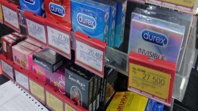 Jelang pergantian tahun penjualan kondom meningkat.