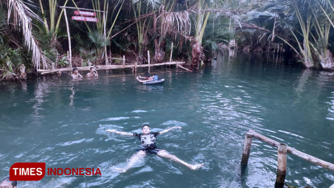 Keasrian wisata sumber mata air alami Sendang Silowo yang terletak di Desa Mandirejo, Kecamatan Merakurak, Tuban, Jumat, (27/12/2019). (Foto: Achmad Choirudin/TIMES Indonesia)