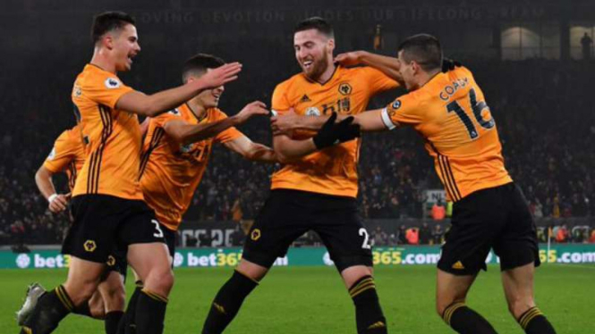 Pemain Wolverhampton Wanderers rayakan gol ke gawang Manchester City.