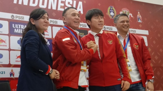 Ketum PSSI, Mochamad Iriawan dan pelatih Timnas Indonesia, Shin Tae Yong