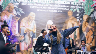 Potret Nowela Idol Rayakan Natal di Rusia