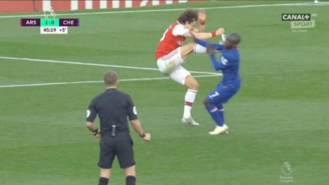 Aksi brutal bek Arsenal, David Luiz