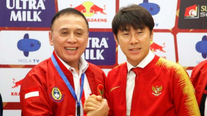 Ketua PSSI, Muhammad Iriawan, dengan pelatih Timnas Indonesia, Shin Tae-yong.