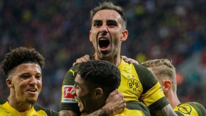 Selebrasi Striker Borussia Dortmund, Paco Alcacer.