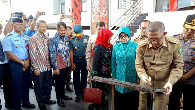 Gubernur Kalimantan Barat Sutarmidji meresmikan Gedung VVIP, Bandara Internasional Supadio, Pontianak.