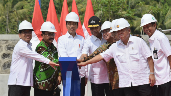Presiden Jokowi dan Gubernur DIY meresmikan Bendung Kamijoro, di Kulon Progo