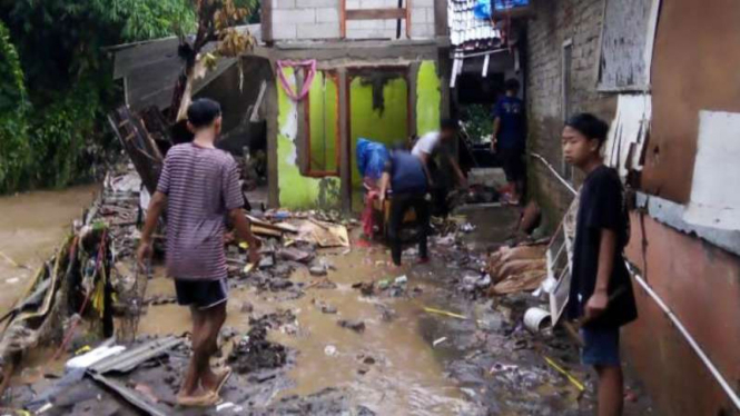 Banjir terjang Perumahan Cimareme Bandung Barat.