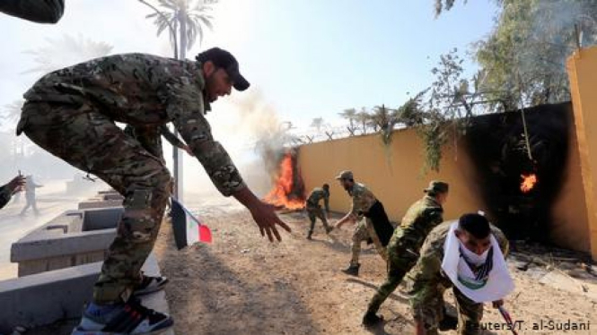 Pasukan keamanan Irak mencoba mengamankan Kedutaan Besar AS di Baghdad.