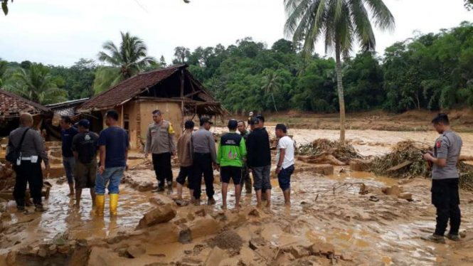 Banjir bandang terjang wilayah Lebak, Banten, 1 Januari 2020.