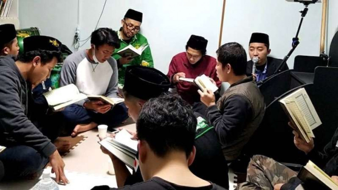 Pembacaan Al Quran 30 juz di Masjid Al Ikhlas Kabukicho Shinjuku Tokyo pada malam pergantian tahun 2019-2020.