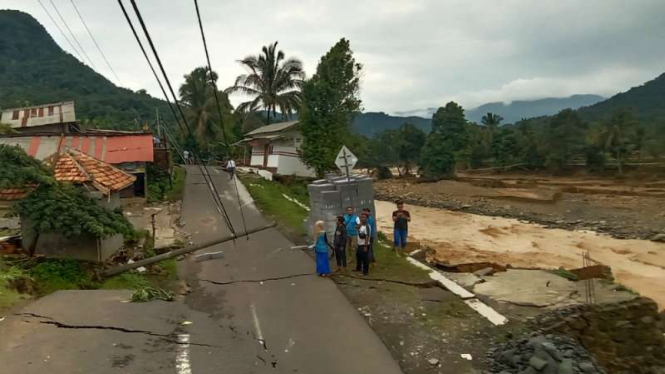 Banjir Hingga Longsor di Lebak Banten, 124 Gardu Listrik Dipadamkan