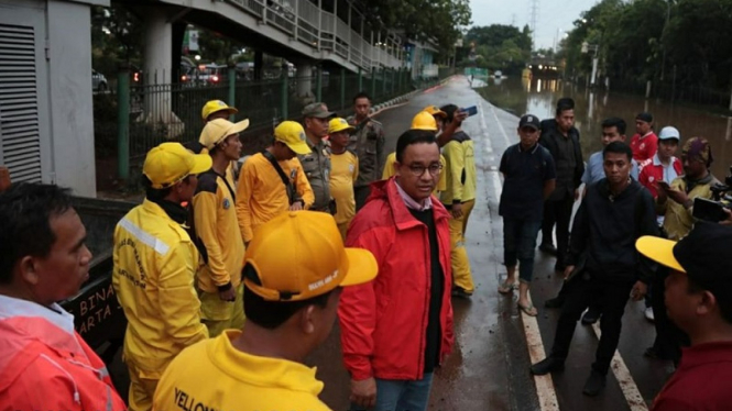 Gubernur DKI Jakarta Anies Baswedan saat memantau banjir di Ibu Kota.