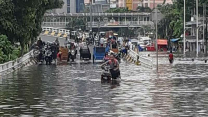 Kondisi banjir di Latumenten, Jakarta Barat