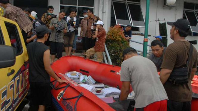 Ribuan dokumen terendam banjir