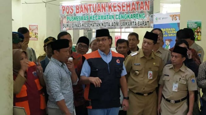 Gubernur DKI Jakarta Anies Baswedan di posko banjir Kecamatan Cengkareng.