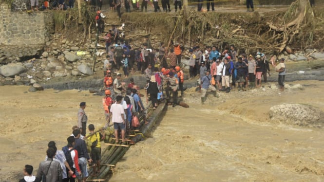 766 Rumah rusak, 4.146 Korban Banjir Longsor Sukajaya Menggungsi 