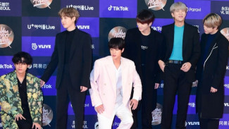 Kesenggol Lalu Jatuh di Karpet Merah GDA, V BTS Curi Perhatian