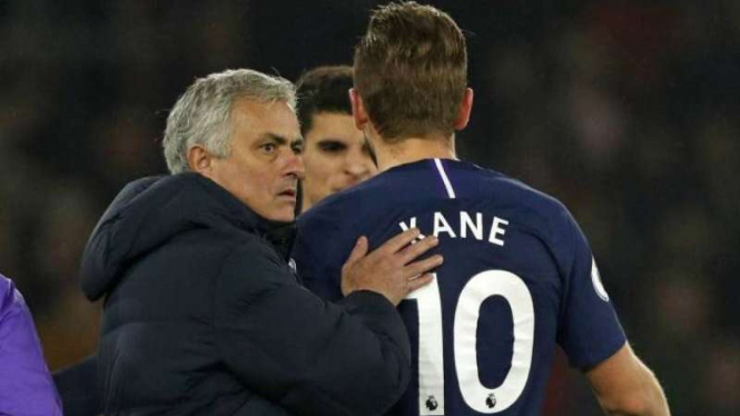 Jose Mourinho dan Harry Kane.