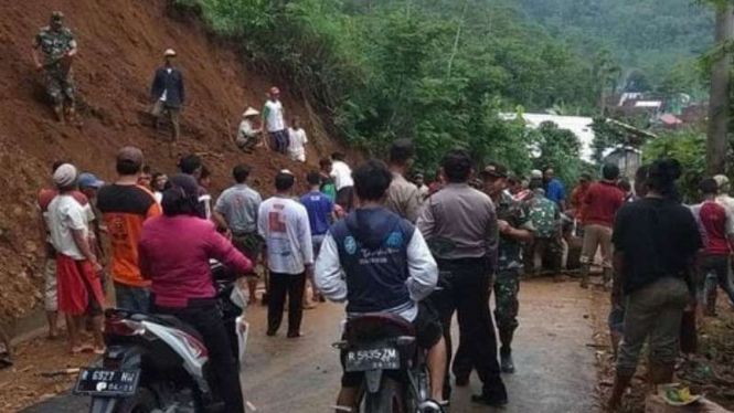 Imbas longsor di Banjarnegara, Jawa Tengah, Senin, 6 Januari 2020.