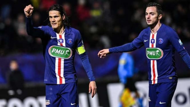 Pemain Paris Saint-Germain, Edinson Cavani dan Pablo Sarabia.