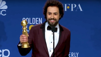 Ucap Allahu Akbar di Panggung Golden Globes, Ramy Youssef Sindir Host?