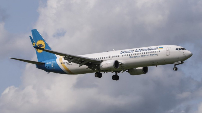 Pesawat maskapai Ukraina International (UIA) membeli pesawat Boeing 737-800 plane pada 2016. - Getty Images