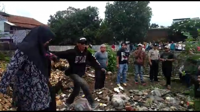 Makam Lina, mantan istri Sule, dibongkar.