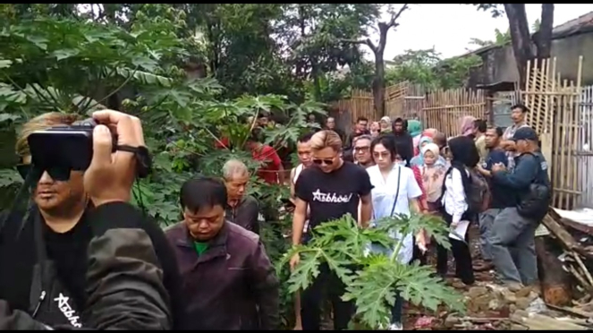 Rizky Febian hadiri pembongkaran makam Lina, mantan istru Sule.