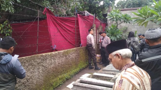 Makam Lina, mantan istri Sule, dibongkar.