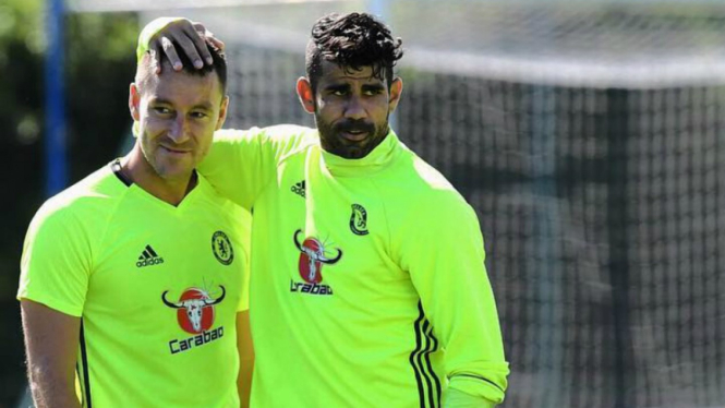 Bek legendaris Chelsea, John Terry bersama Diego Costa