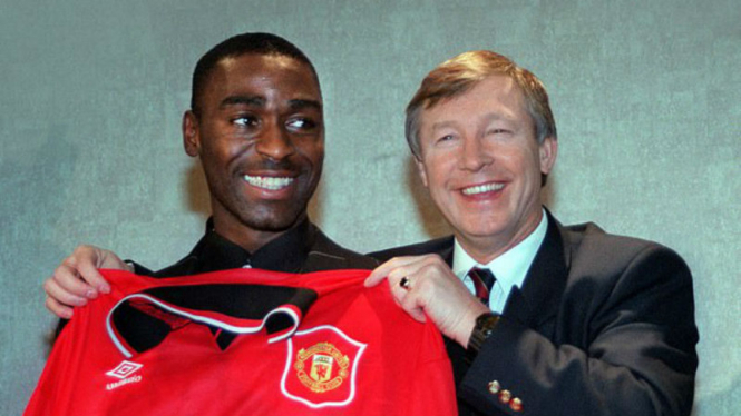 Sir Alex Ferguson saat resmikan kepindahan Andy Cole ke Manchester United