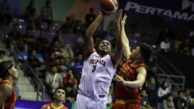 Pertandingan Pelita Jaya vs Satya Wacana di IBL 2020