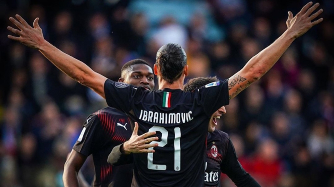 Zlatan Ibrahimovic merayakan gol untuk AC Milan
