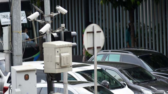 Kamera CCTV/E-TLE dipasang di kawasan Thamrin, Jakarta, Sabtu (11/1/2020)