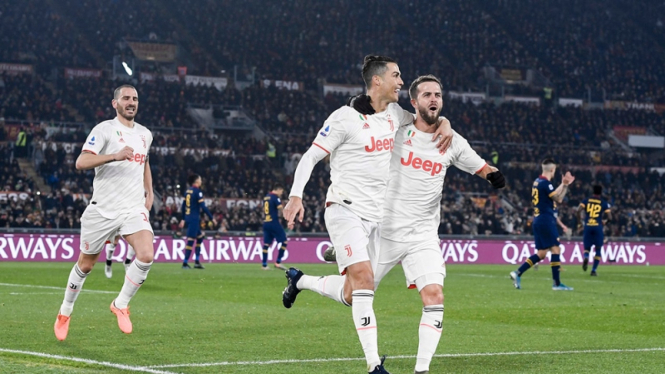 Megabintang Juventus, Cristiano Ronaldo merayakan gol.
