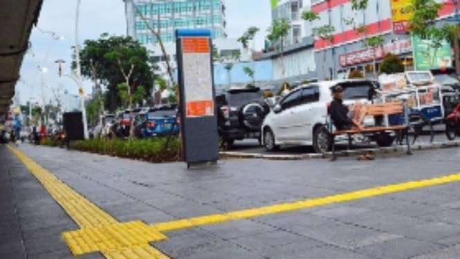 Trotoar di Cikini, Jakarta