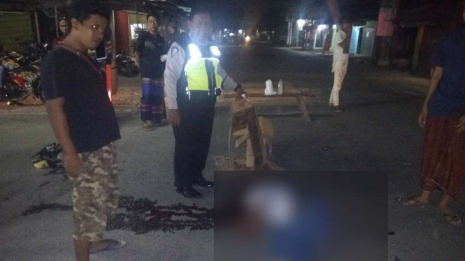 Sebuah mobil ambulans menabrak pengendara sepeda motor hingga tewas di Jalan Raya Pilar Sukatani, Kabupaten Bekasi, Jawa Barat, Selasa dini hari, 14 Januari 2020.