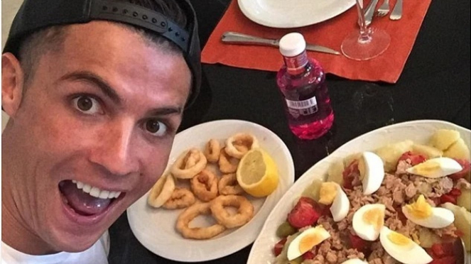 Cristiano Ronaldo dengan menu makanannya