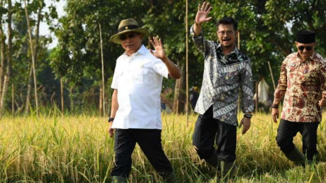  Menteri Pertanian Syahrul Yasin Limpo (SYL) bersama Ketua HKTI Moeldoko.