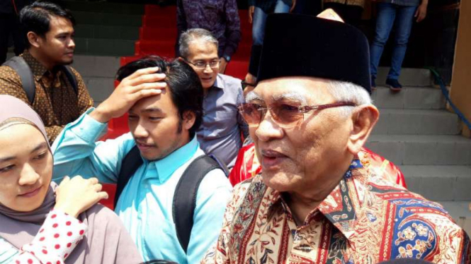 Kiai Haji Ahmad Mustofa Bisri atau biasa disapa Gus Mus.