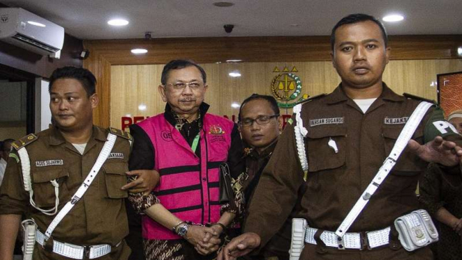 Mantan Direktur Utama PT Asuransi Jiwasraya Hendrisman Rahim  jadi tersangka.