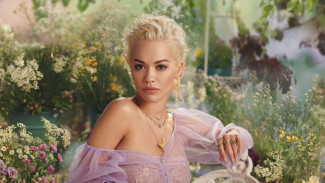 Selfie Tanpa Busana, Rita Ora Jadi Sorotan